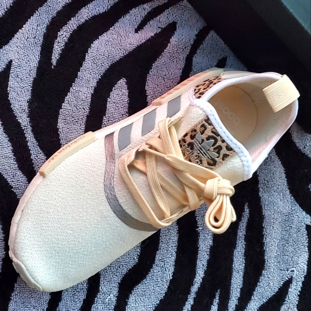 Womens Like new sneakers